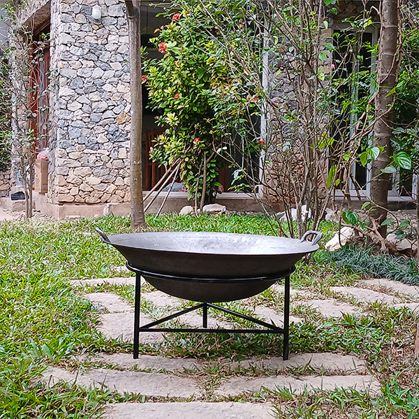 thumbnail chảo đốt lửa tại 1 góc vườn