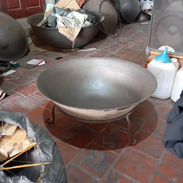 thumbnail chảo gang cỡ lớn 1m