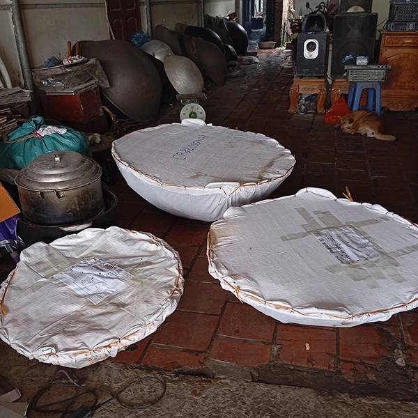 Chảo gang gửi khách