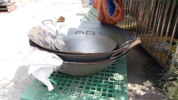 Soạn hàng chảo gang cho khách