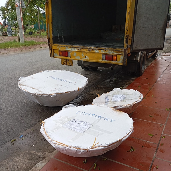 Đóng hàng chảo gang cho khách