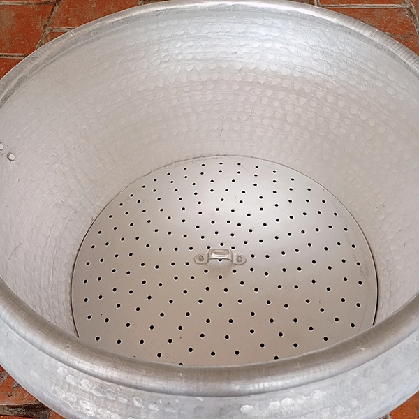 bên trong chõ xôi